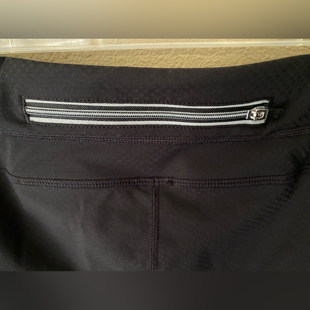 Athleta Be Free Dobby Knicker Capri Leggings Women's Small Black Activewear Crop - Picture 4 of 12